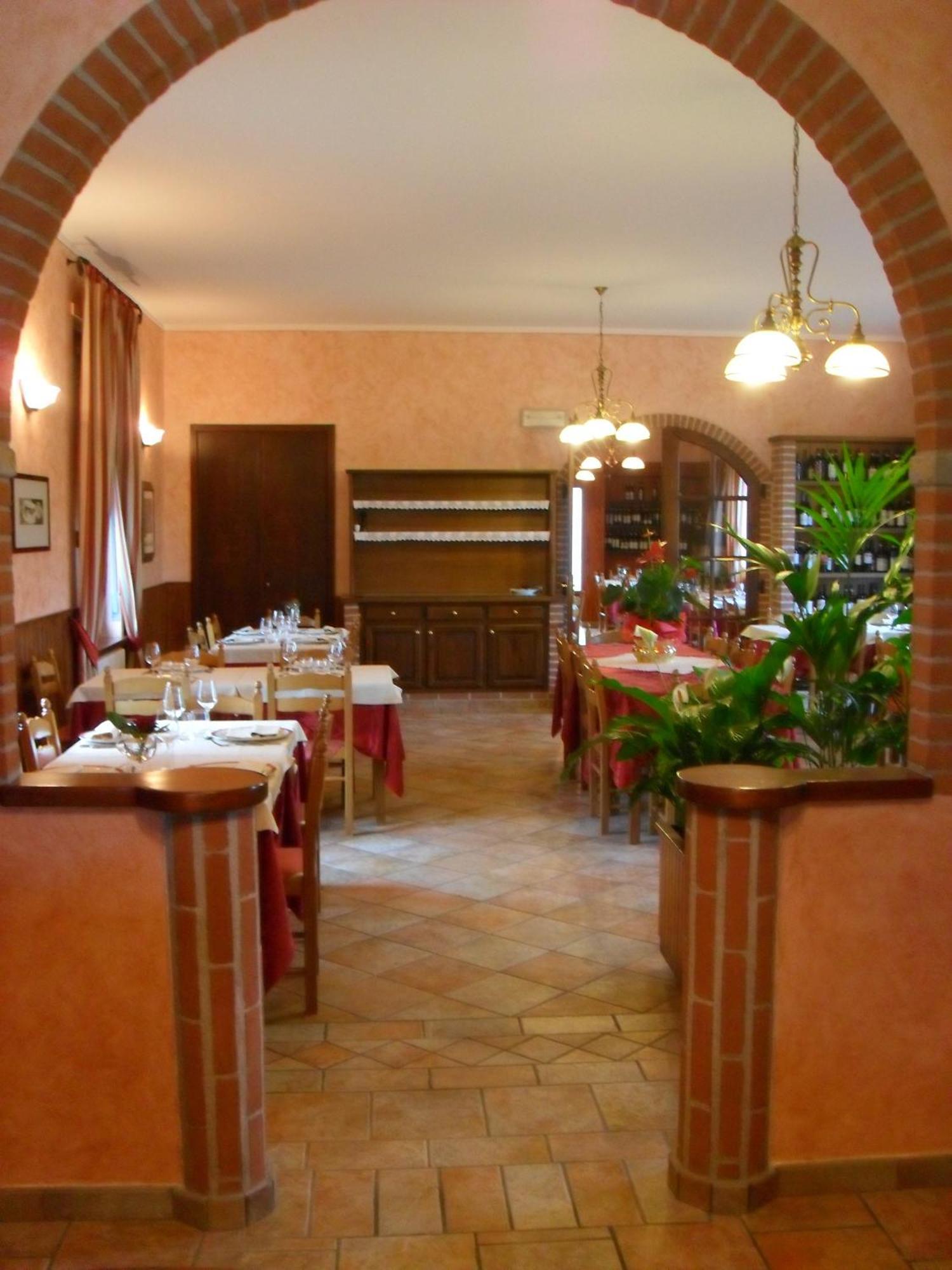 Ristorante Albergo Da Maurizio Cravanzana Eksteriør bilde