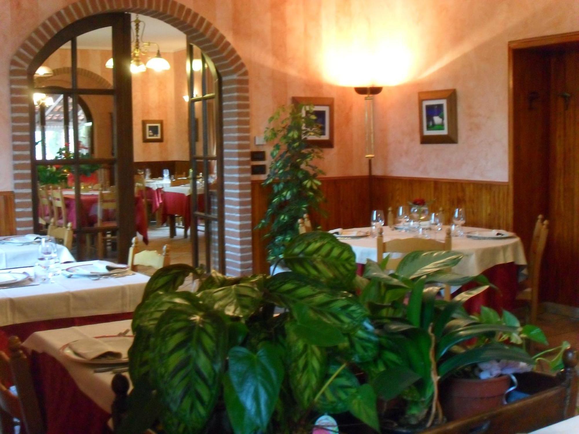 Ristorante Albergo Da Maurizio Cravanzana Eksteriør bilde