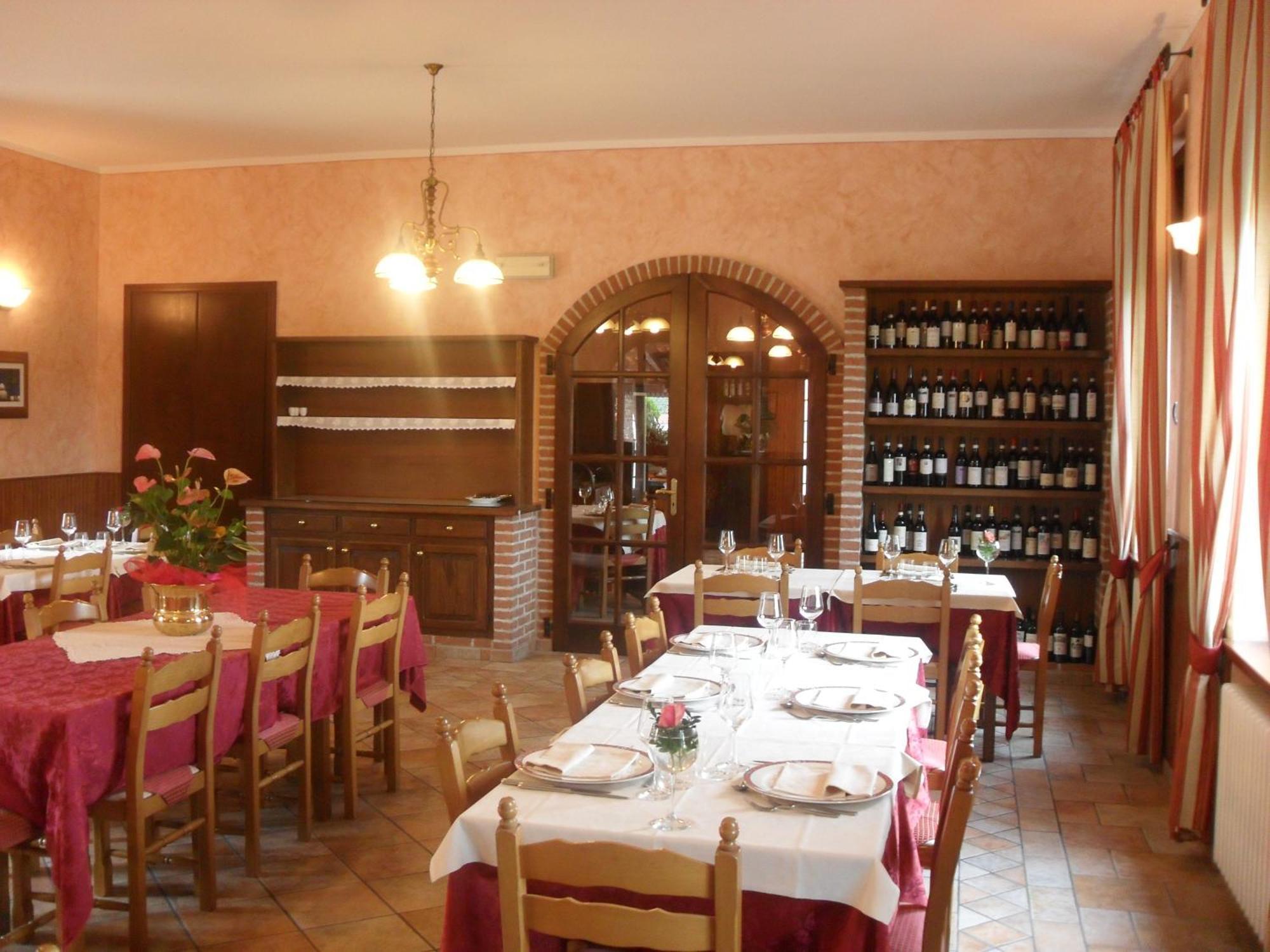 Ristorante Albergo Da Maurizio Cravanzana Eksteriør bilde