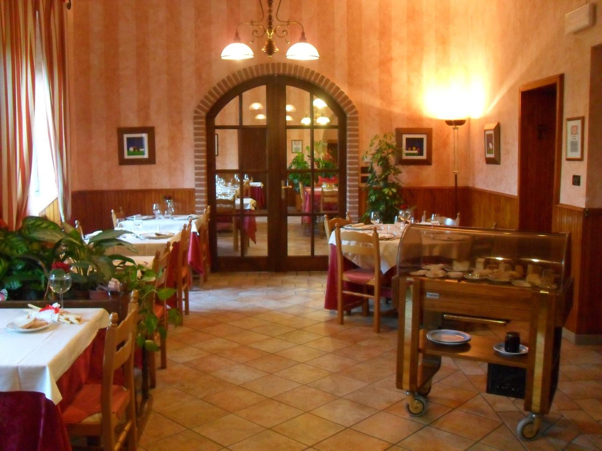 Ristorante Albergo Da Maurizio Cravanzana Eksteriør bilde
